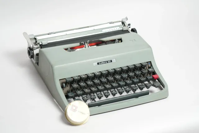 Olivetti Lettera 32 Vintage Sage Green Typewriter