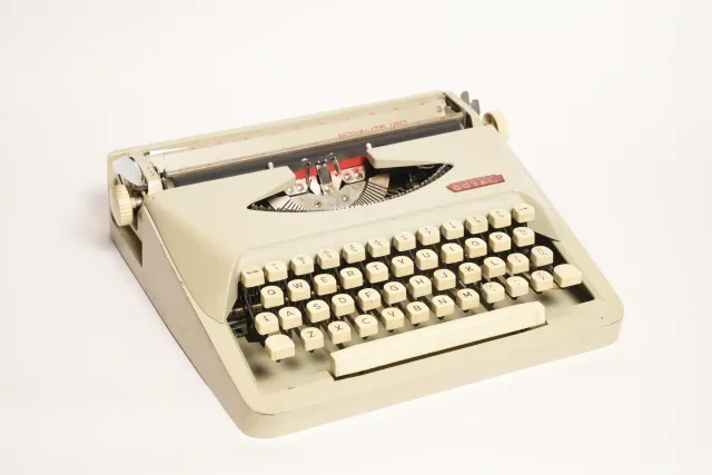Royalite 120 Portable Typewriter