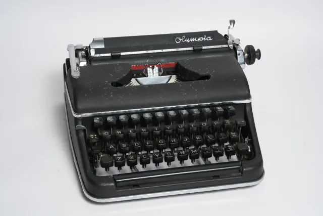 Olympia SF Ultra-Portable Typewriter