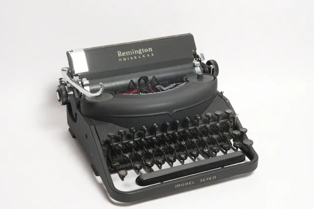 Remington Noiseless Model Seven Vintage Typewriter