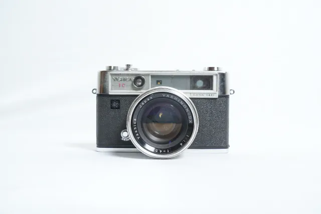 Yashica Lynx-14E IC 35mm Rangefinder Camera