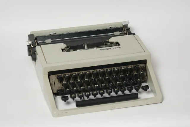 Olivetti Dora Typewriter with Fitted Travel Case