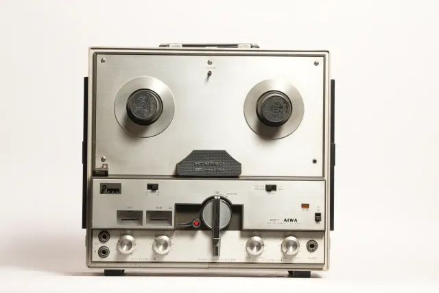 Aiwa TP-1012 Portable Reel-to-Reel Tape Recorder