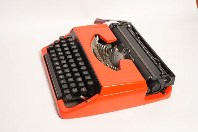 Brother Deluxe 220 Portable Scarlet Red Typewriter