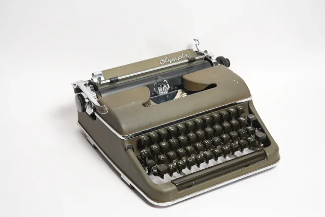 Olympia SM3 Portable Typewriter in Original Case
