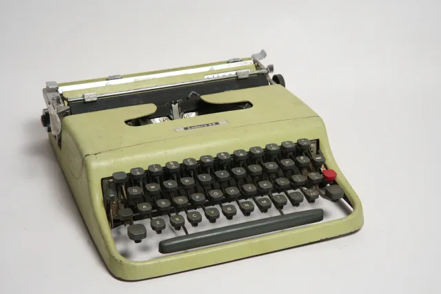 Olivetti Lettera 22 Portable Typewriter