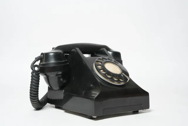 VEF BAGTA-50 Bakelite Rotary Desk Telephone