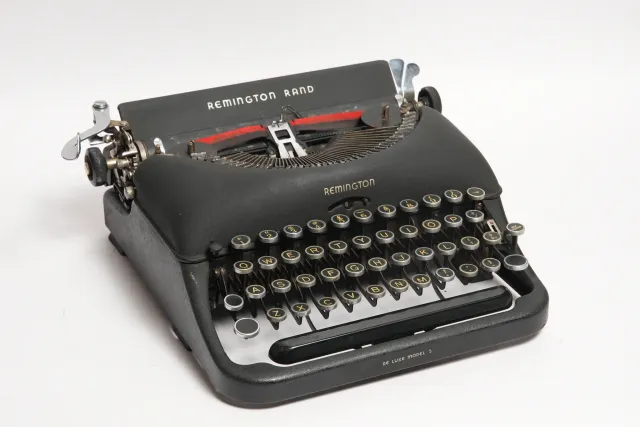 Remington Rand De Luxe Model 5 Portable Typewriter
